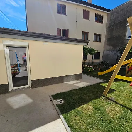 アパート Apartma Lana