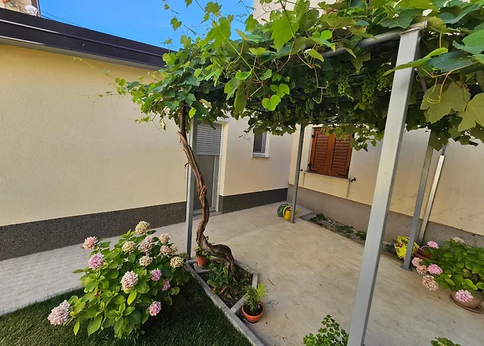 Apartma Lana コペル